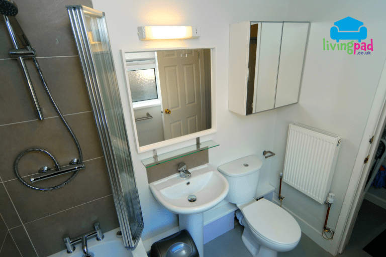 Fully fitted bathroom