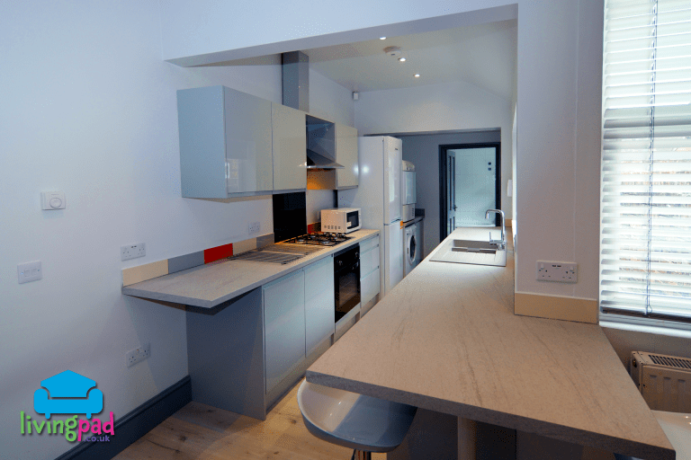 121 student house with kitchen breakfast bar