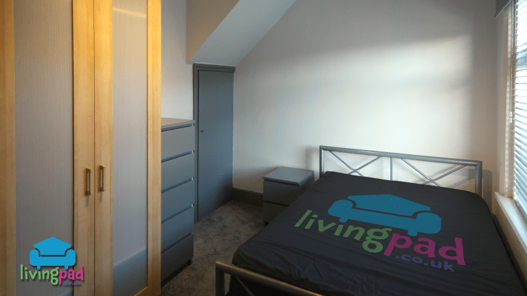 91 Bedroom 4 - storage & wall cupboard