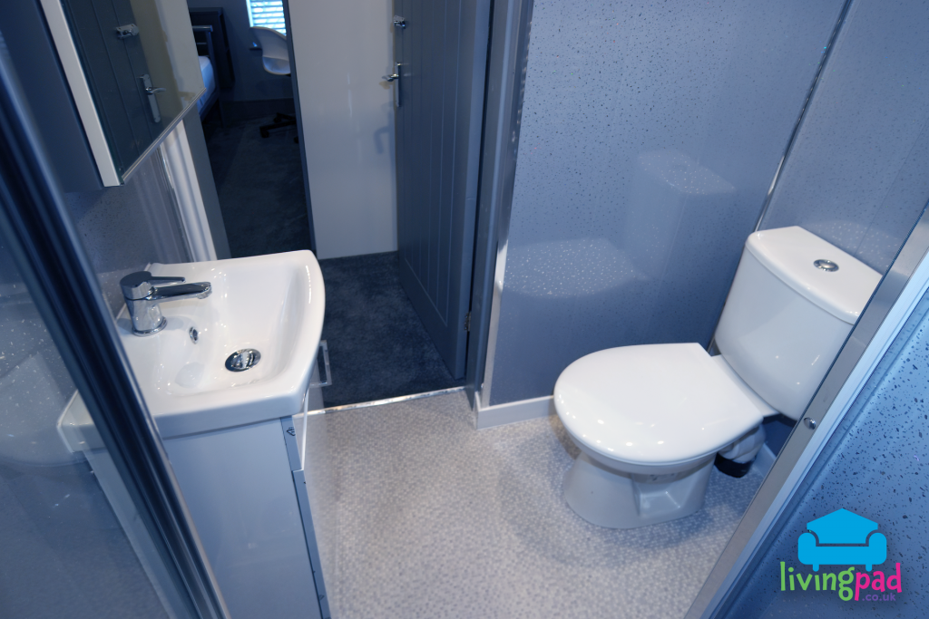 Bedroom 3 en suite basin & wc