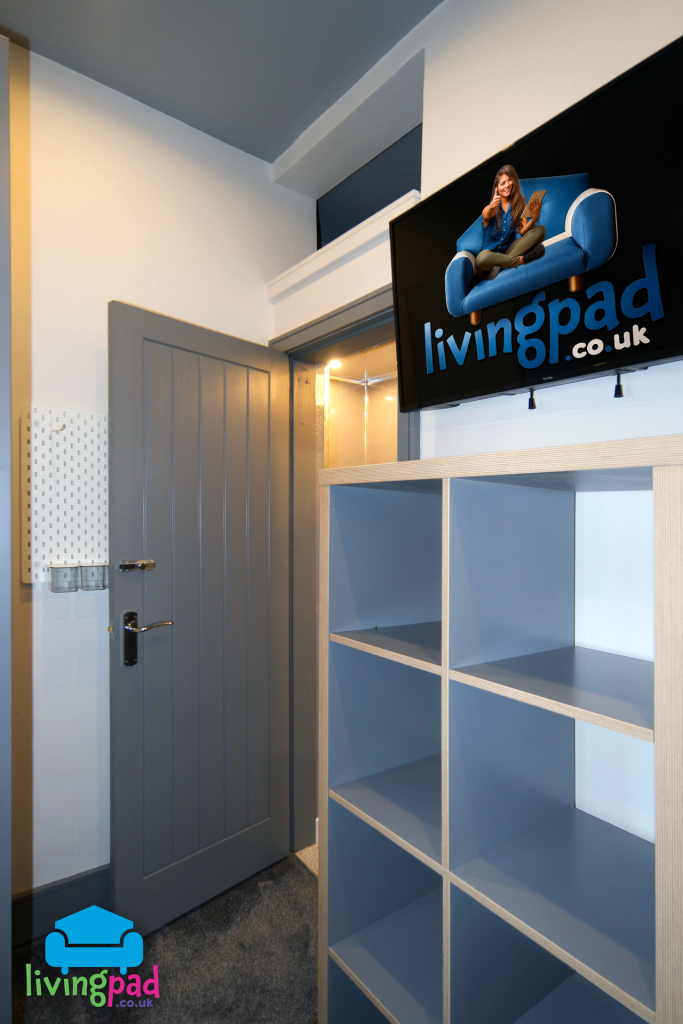 Bedroom 3 40" smart tv & storage