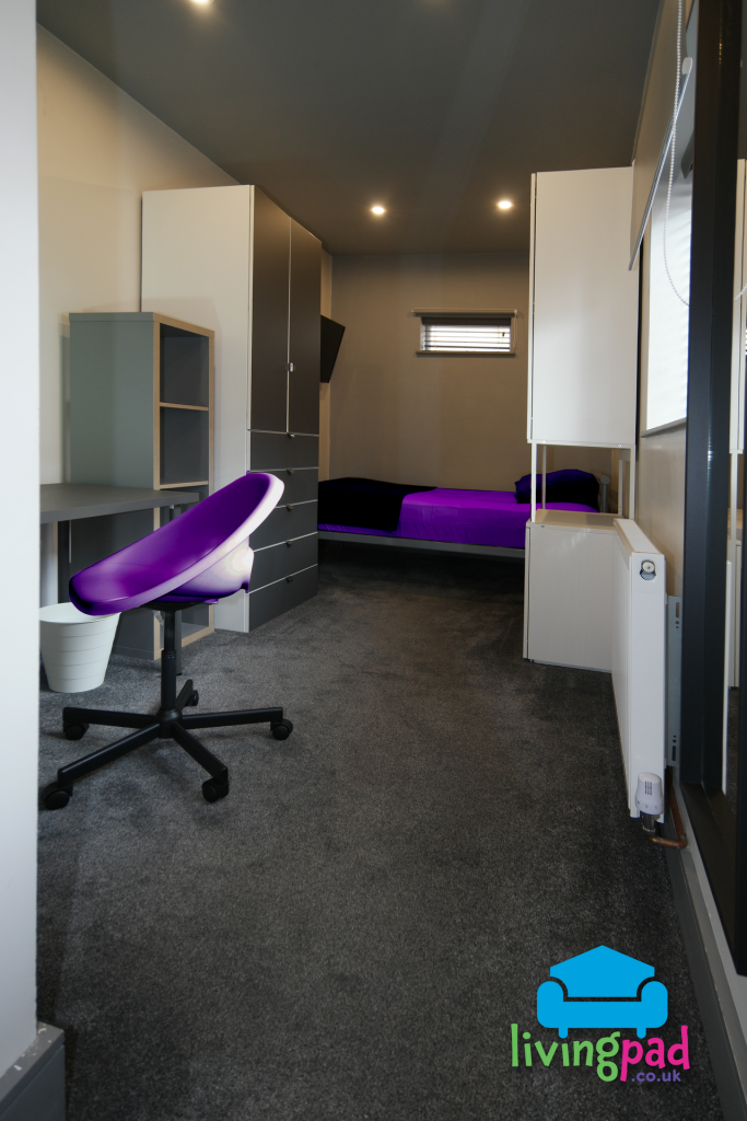 Large bedroom 2 with plenty of space