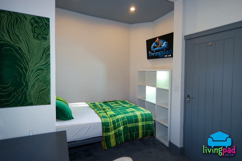 Bedroom 4 with 40" smart tv