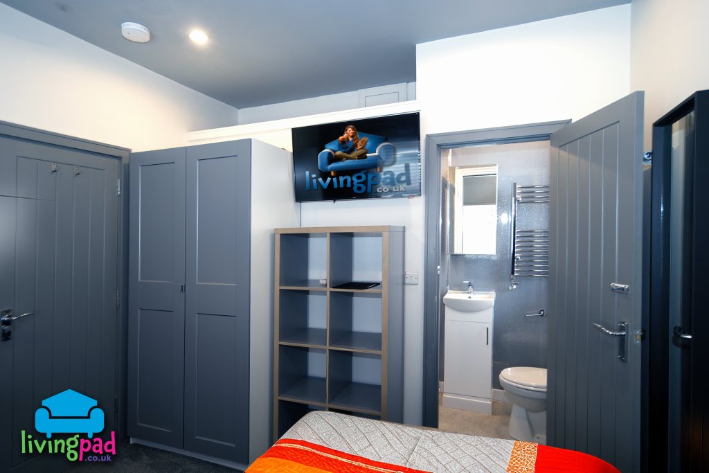 Bedroom 1 storage over en suite