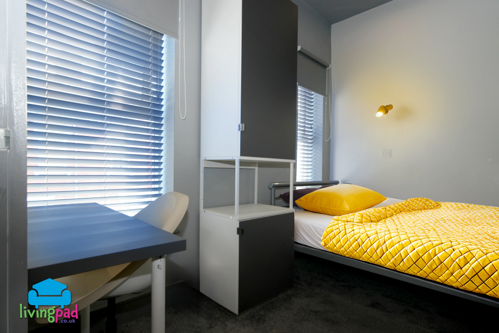 133 bedroom 5 work area